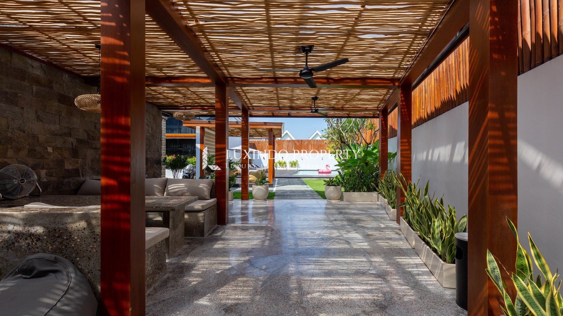 CANGGU – MODERN SMART TOWNHOUSE WITH RICE FIELD VIEW (LHV1041)